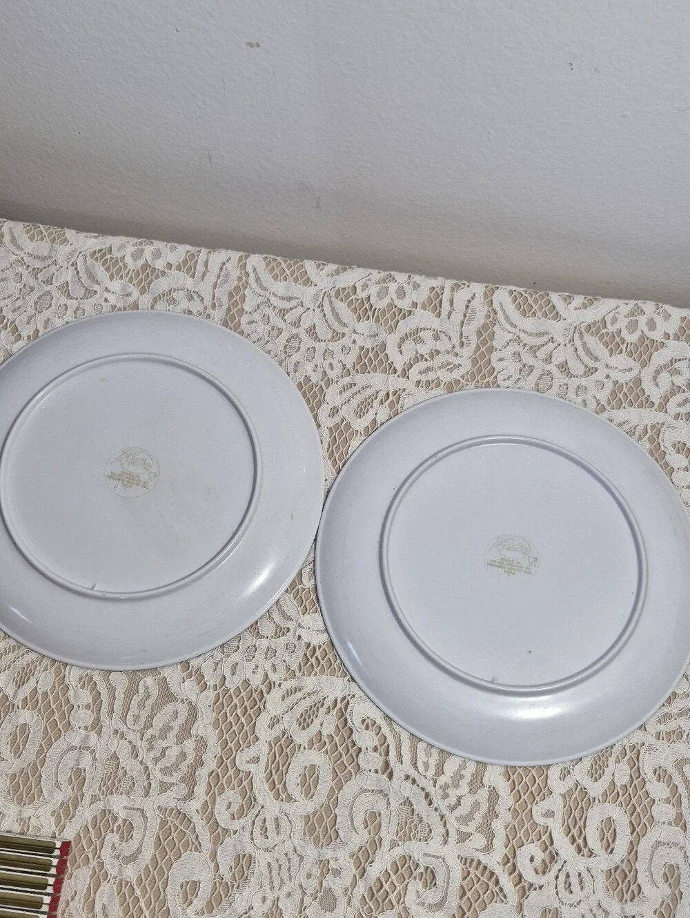 2 Rugrats Plates + Mic Toy